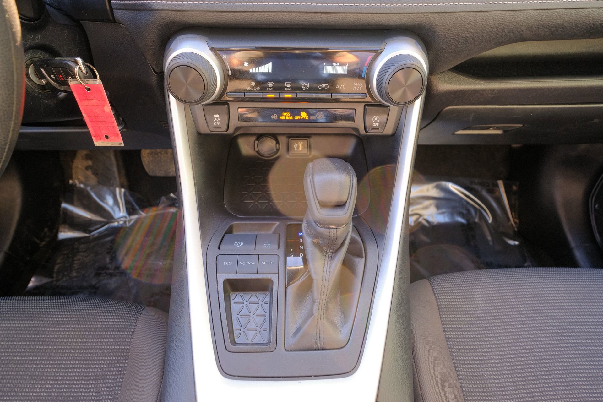 Used 2024 Toyota RAV4 LE image 32