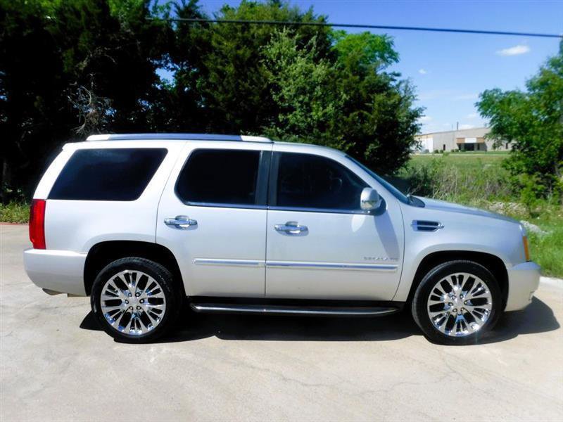 Used 2011 Cadillac Escalade Luxury AWD/4WD image 4