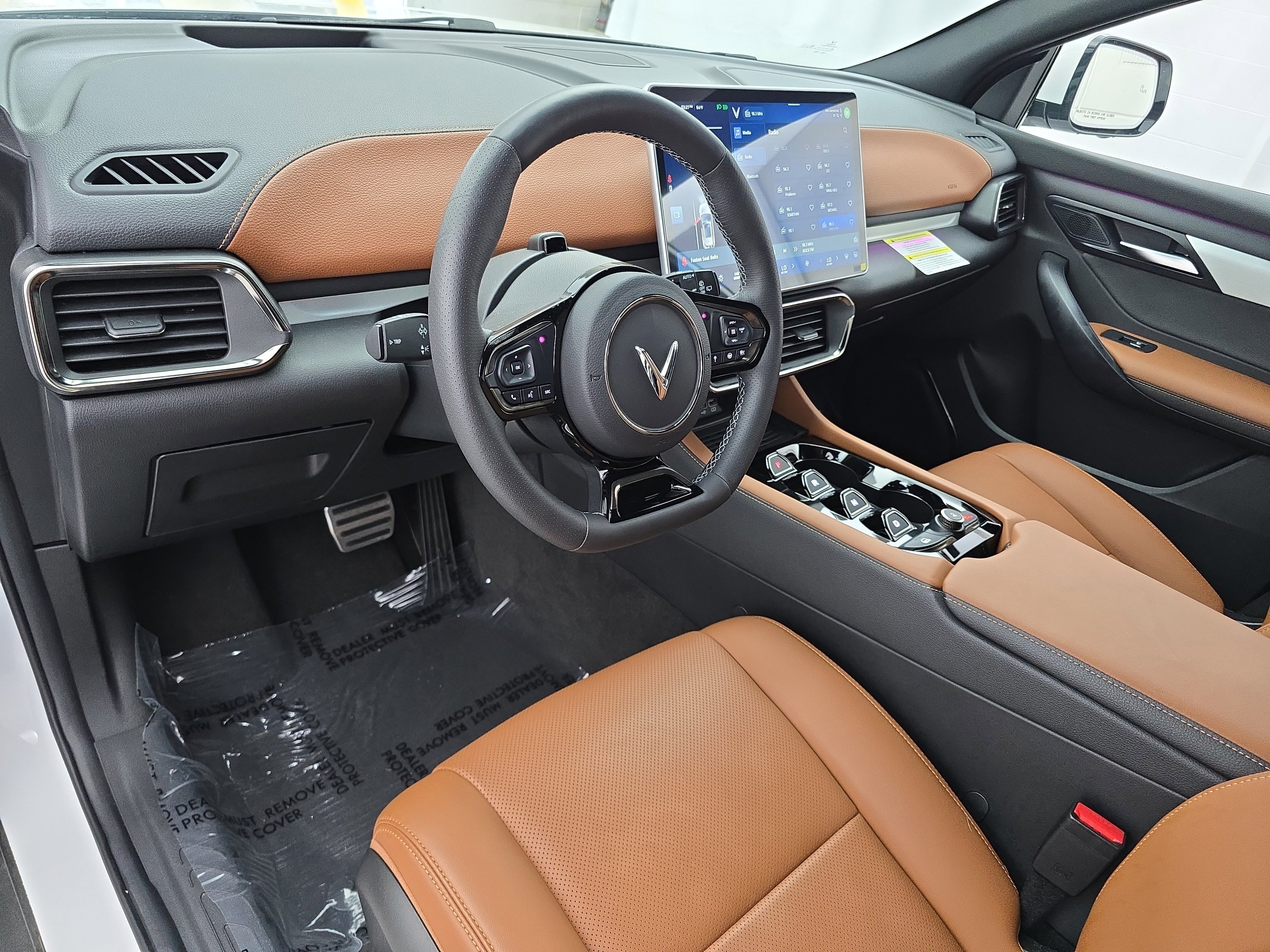 New 2025 VinFast VF 8 Plus image 16