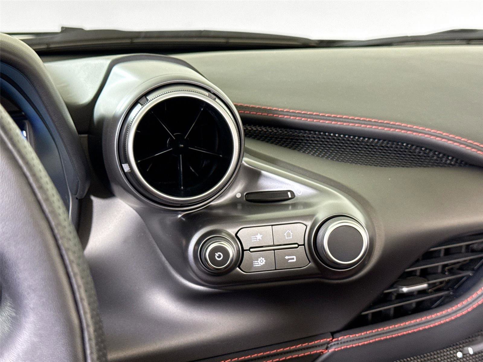 Used 2021 Ferrari F8 Tributo image 22