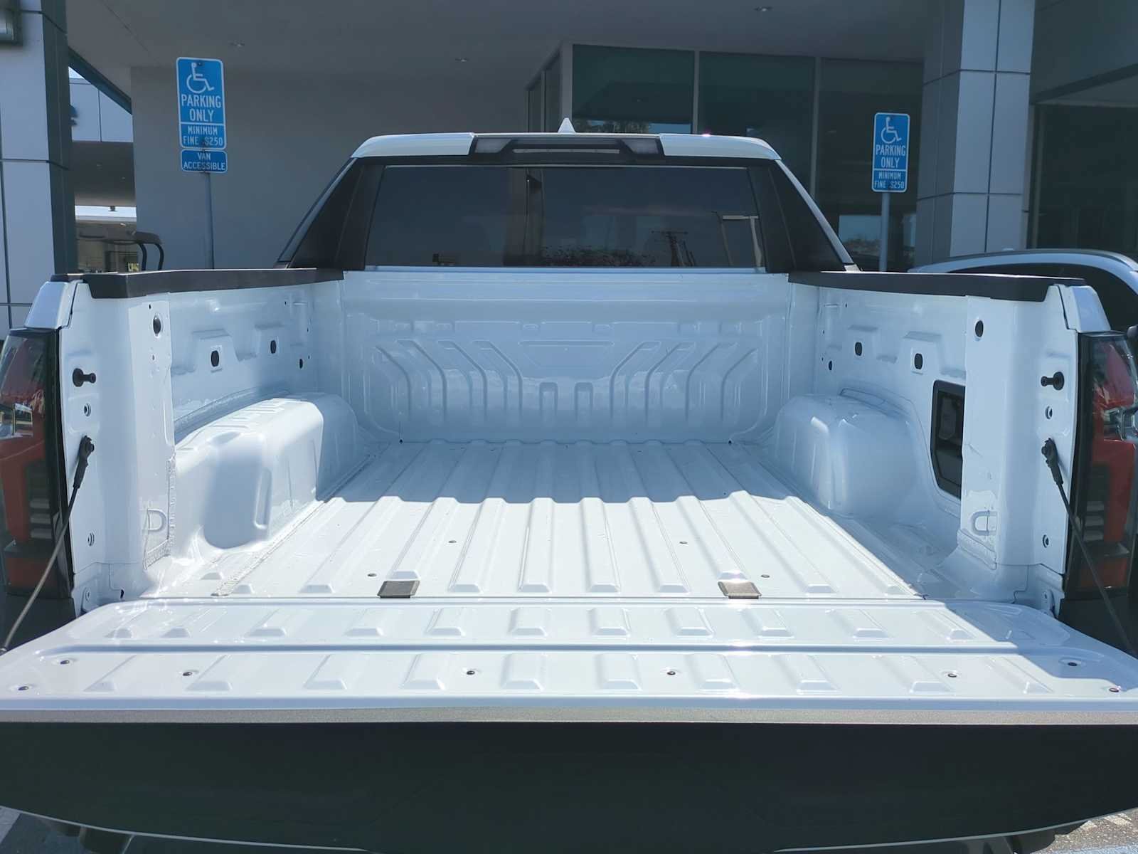 Used 2026 Chevrolet Silverado EV LT AWD/4WD image 25