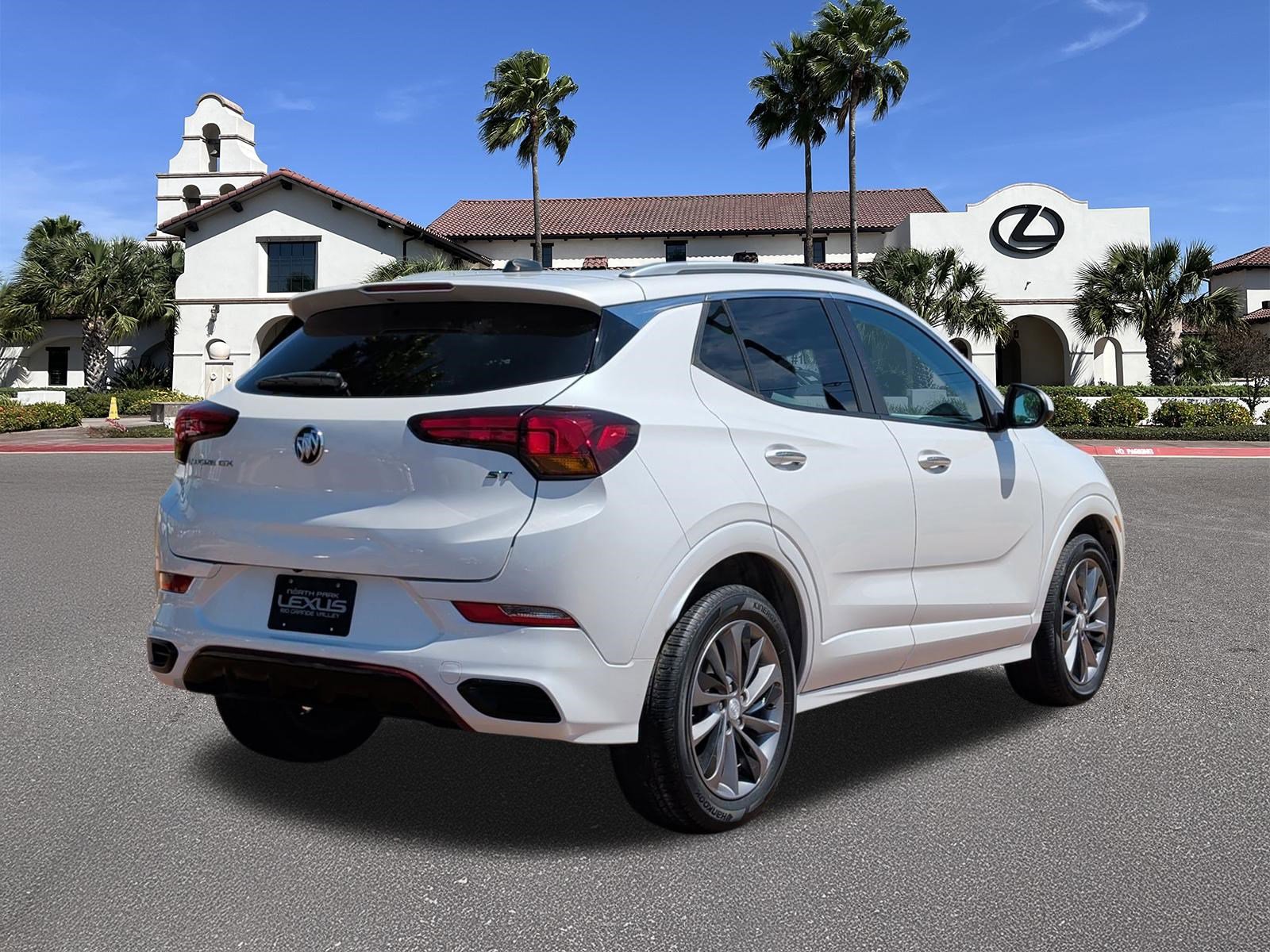 Used 2022 Buick Encore GX Select w/ Sport Touring Package image 2