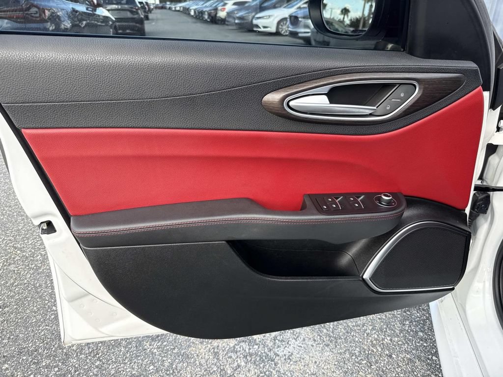 Used 2021 Alfa Romeo Giulia Ti w/ Nero Edizione RWD image 21