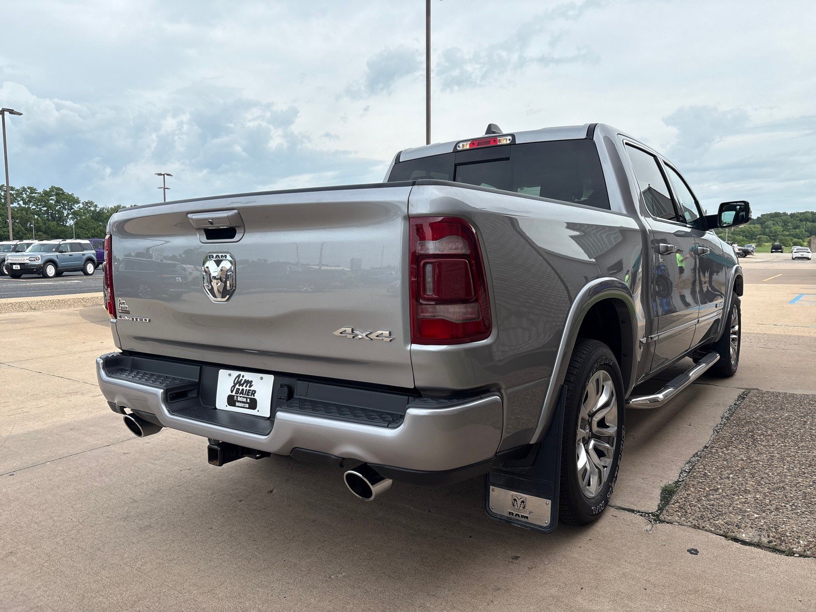 Used 2023 RAM 1500 Limited w/ Body Color Bumper Group AWD/4WD image 25
