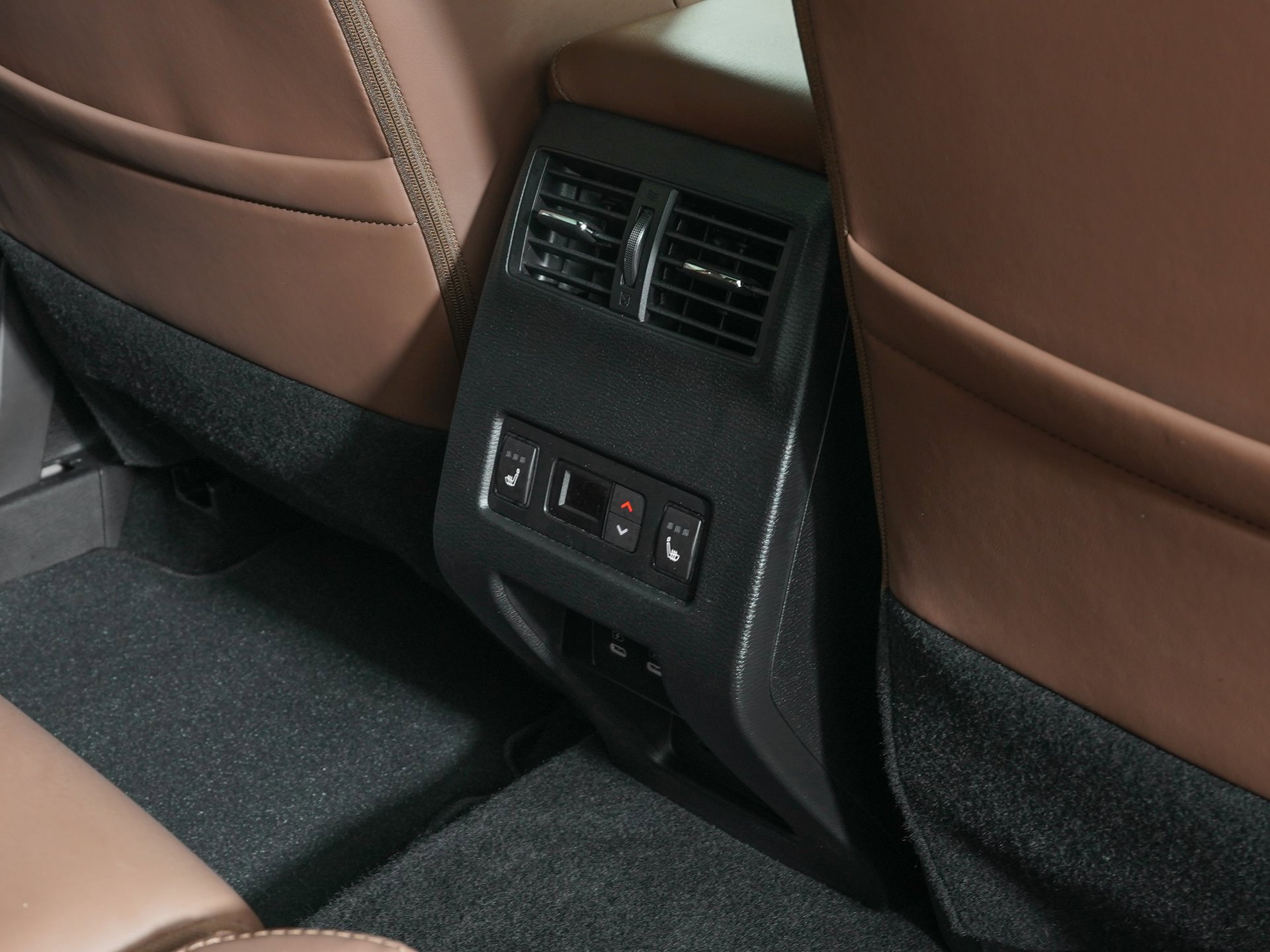 Used 2025 Mitsubishi Outlander SEL image 11