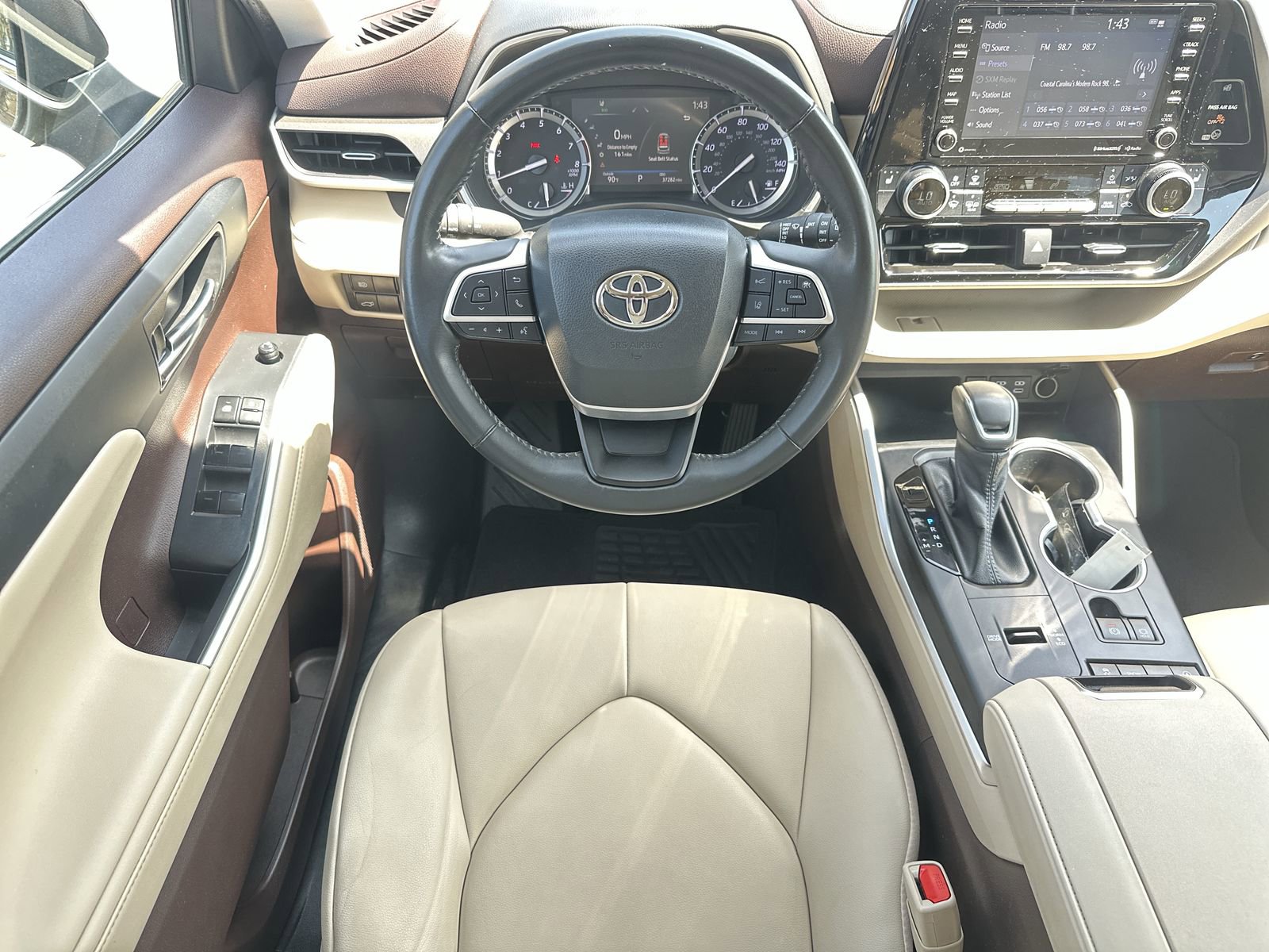 Used 2022 Toyota Highlander XLE image 17