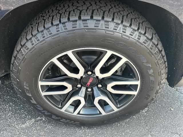 Certified 2023 GMC Yukon AT4 w/ AT4 Premium Plus Package AWD/4WD image 38
