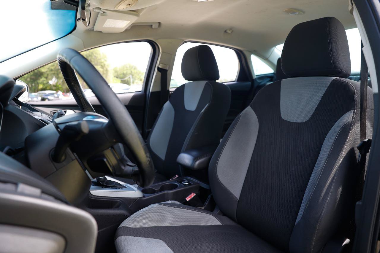 Used 2012 Ford Focus SE FWD image 6