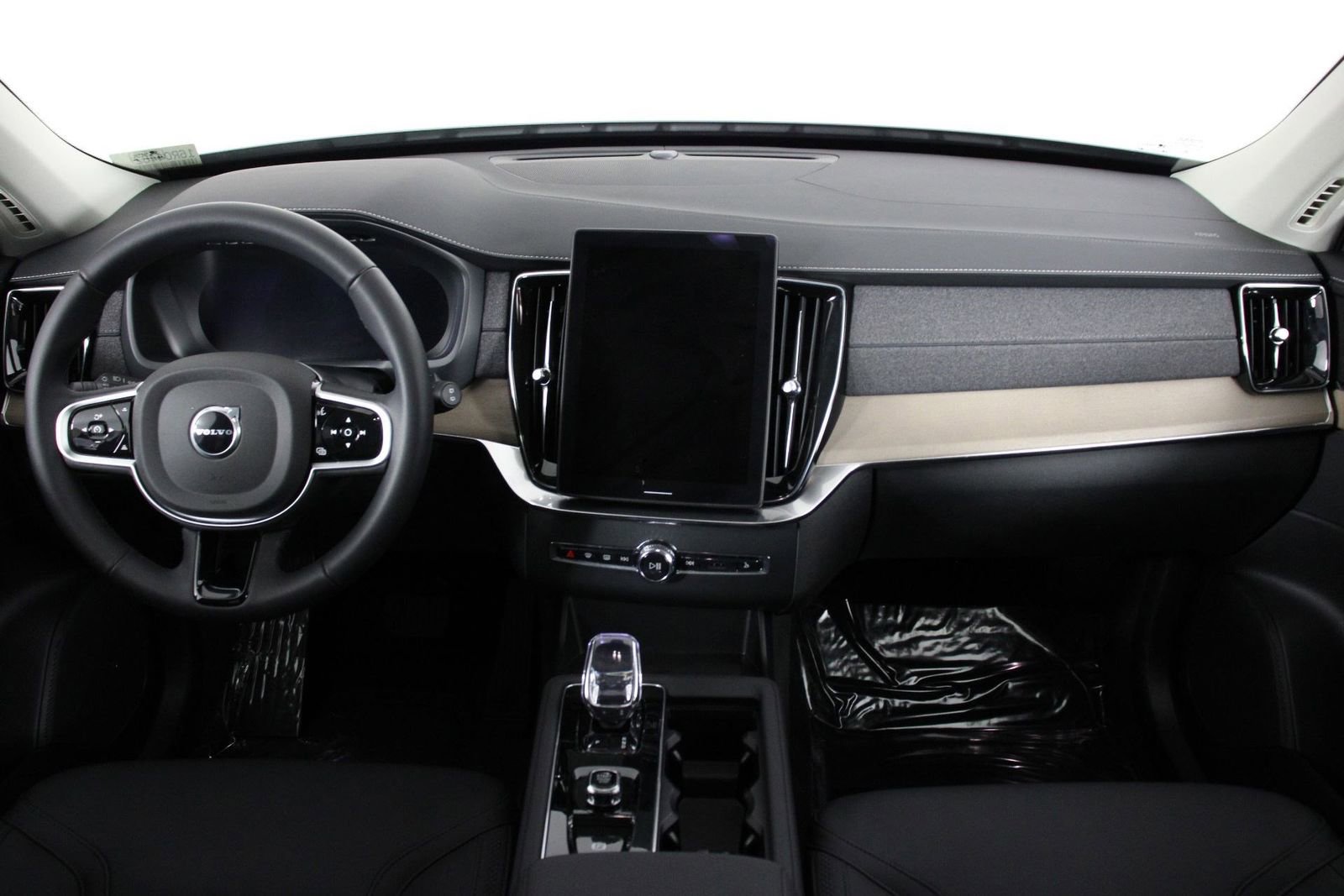 Certified 2026 Volvo XC90 B6 Plus image 7