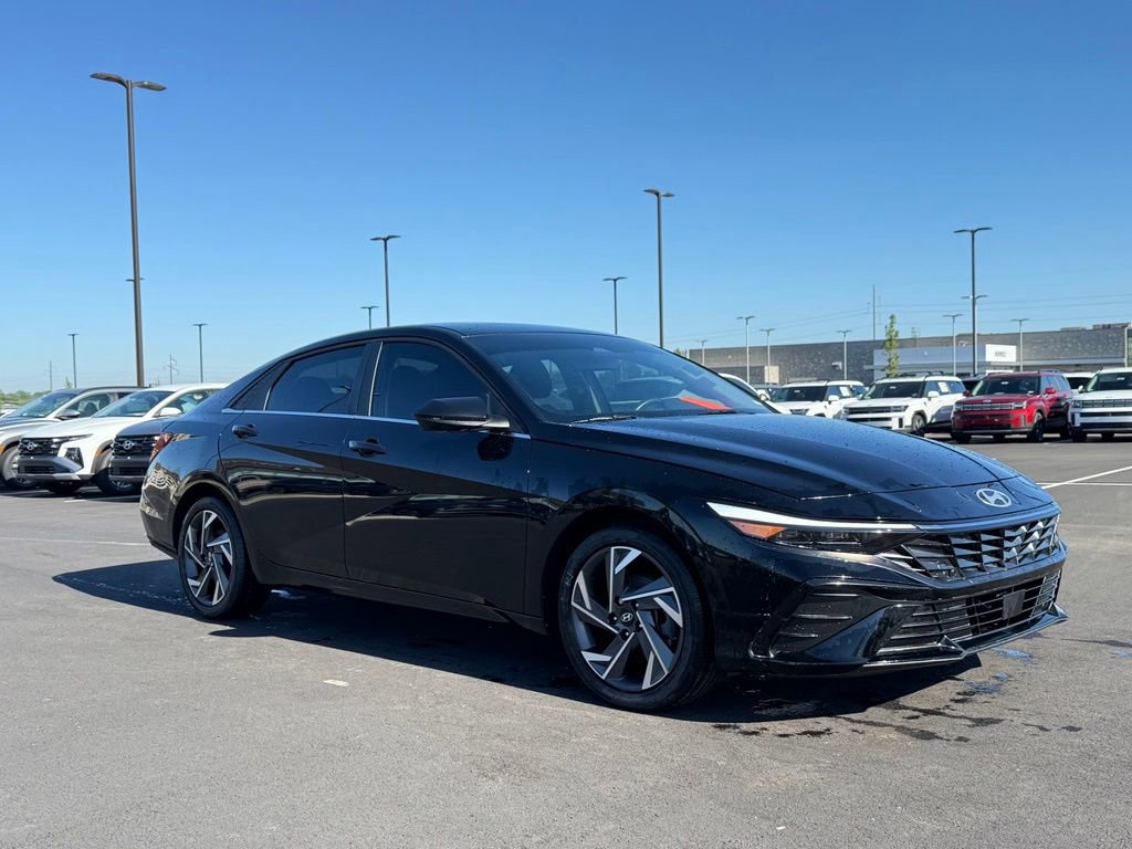 Certified 2024 Hyundai Elantra SEL w/ Convenience Package FWD image 3