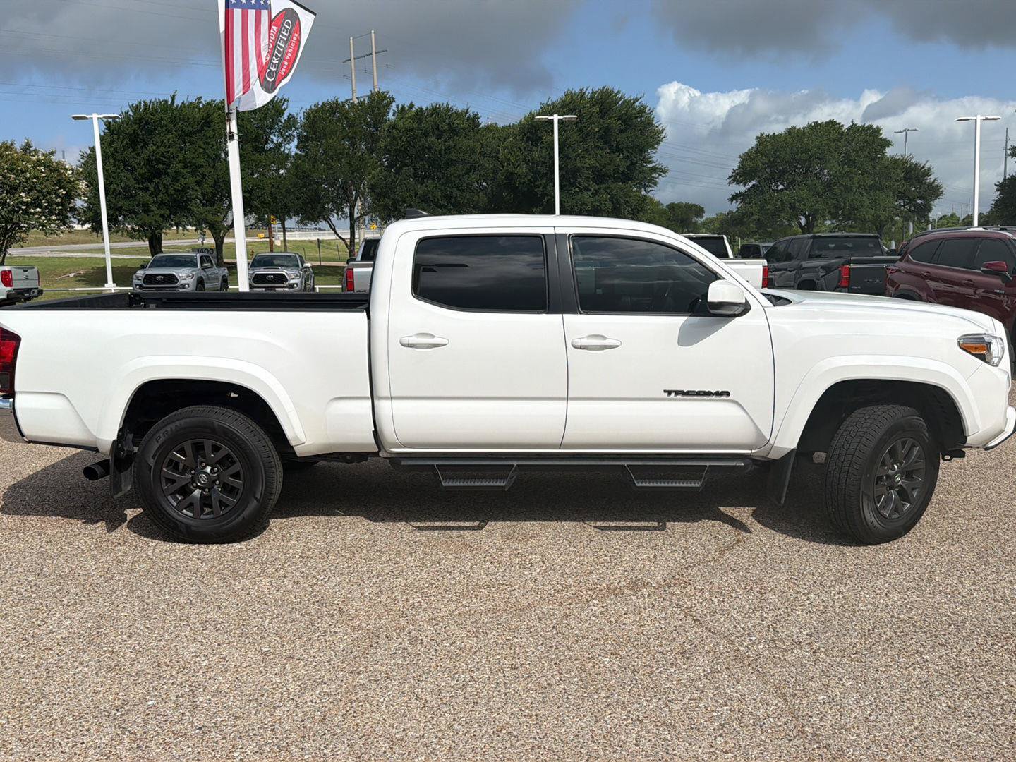 Used 2022 Toyota Tacoma SR5 RWD image 2