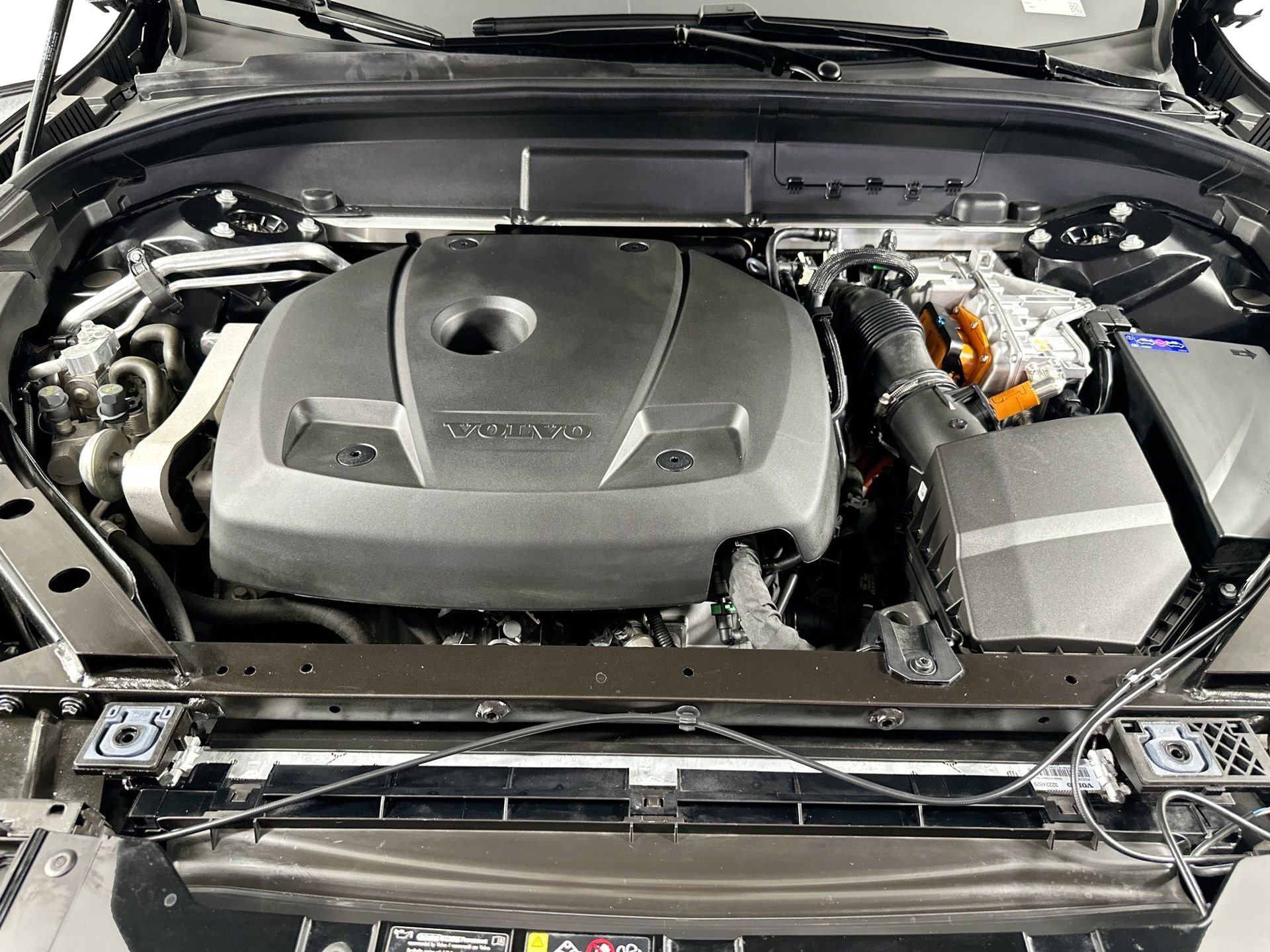 Used 2024 Volvo XC60 T8 Plus w/ Protection Package Premier image 22
