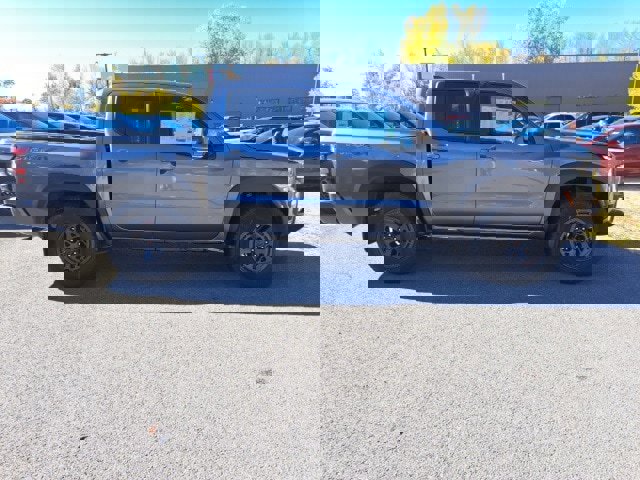 New 2025 Nissan Frontier PRO-4X w/ Pro Convenience Package image 4