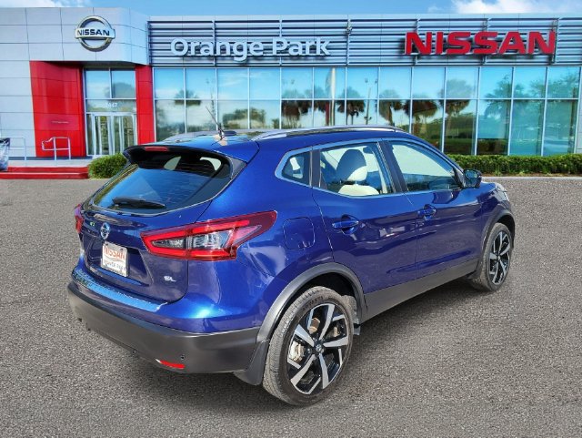 Used 2022 Nissan Rogue Sport SL FWD image 2