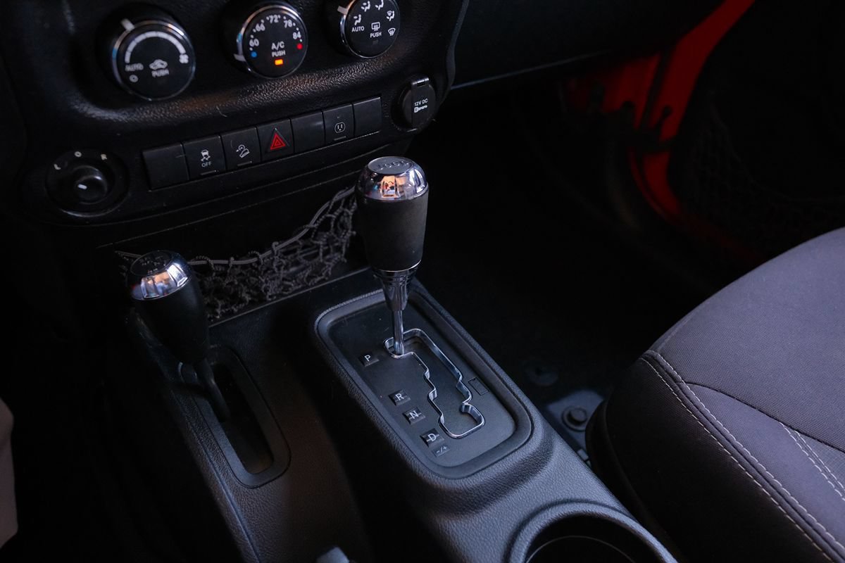 Used 2015 Jeep Wrangler Unlimited Sahara AWD/4WD image 20
