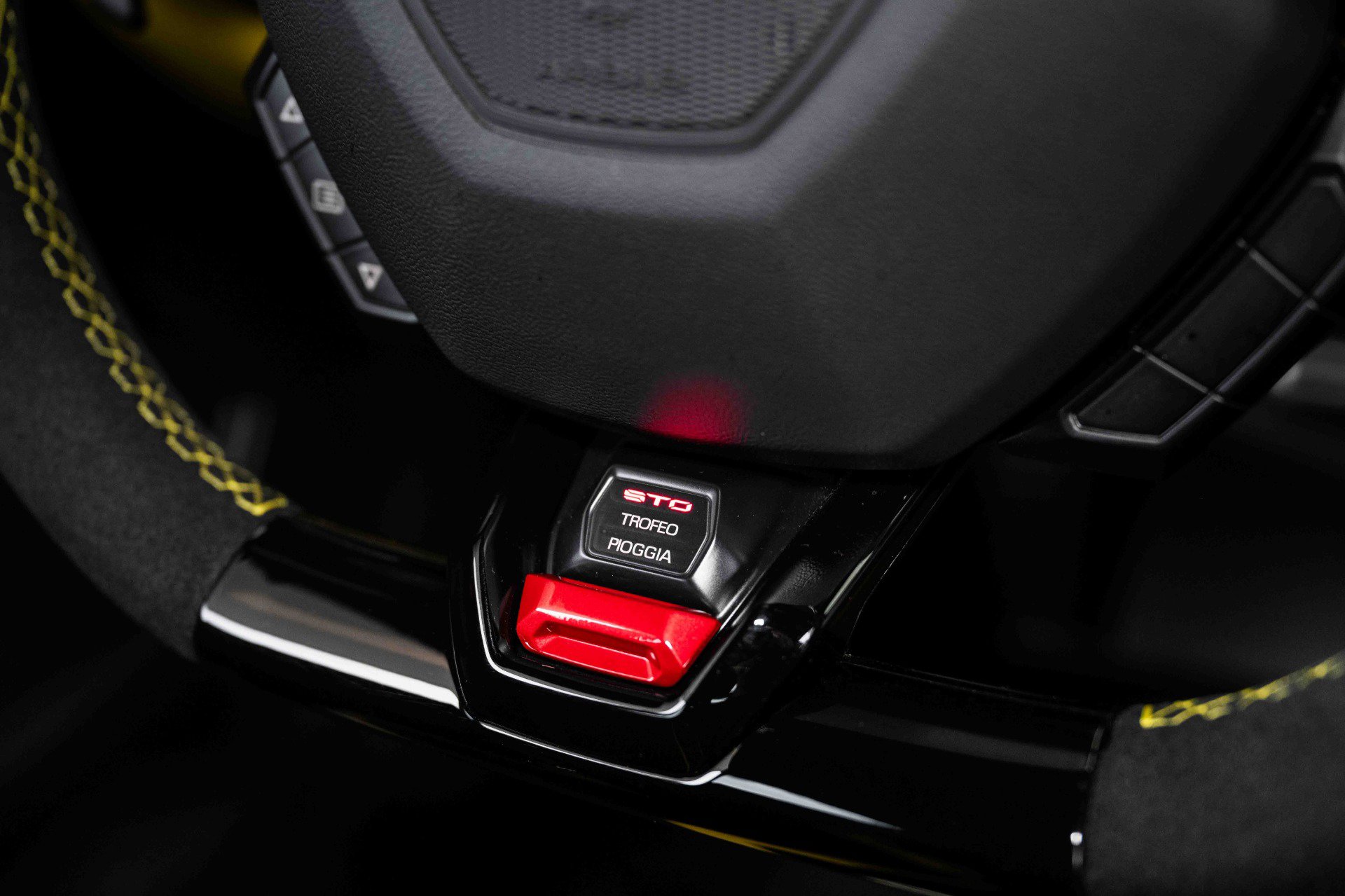 Used 2022 Lamborghini Huracan STO image 34