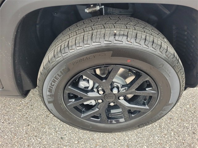 New 2025 Jeep Grand Cherokee Altitude image 18