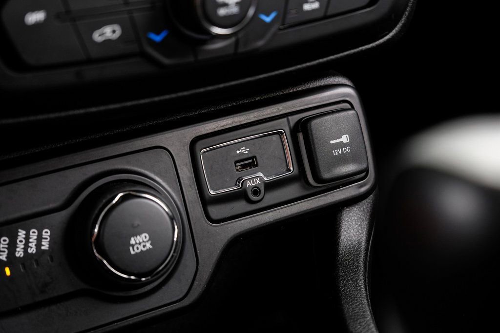 Used 2021 Jeep Renegade Limited image 37