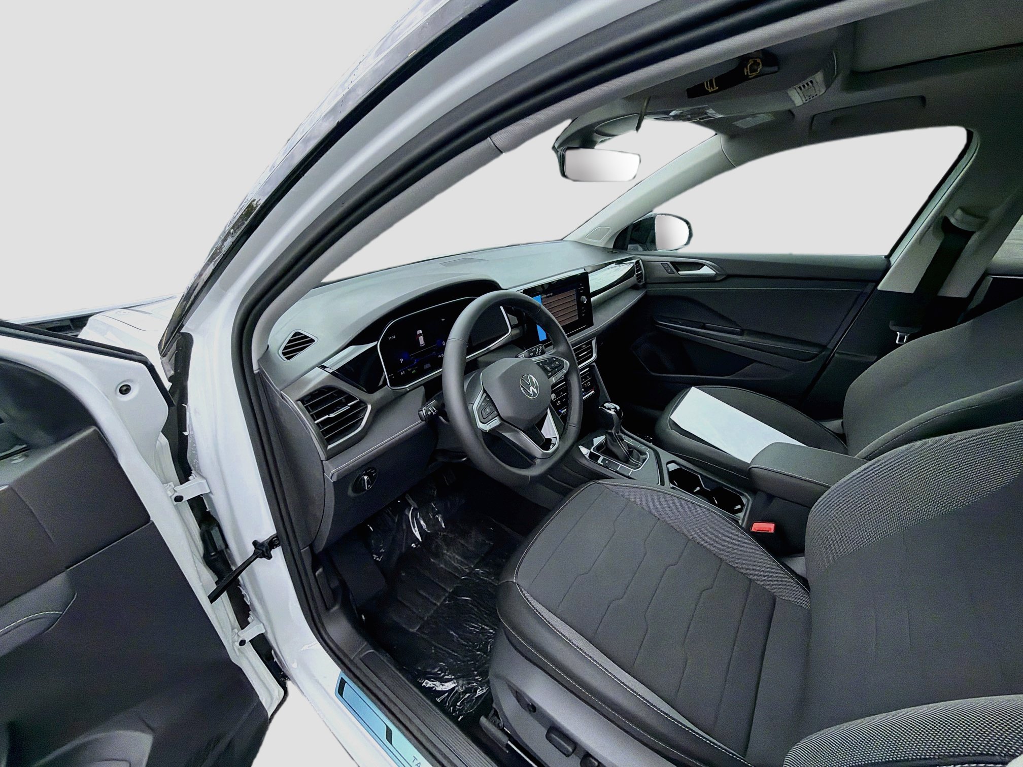 New 2026 Volkswagen Taos SE FWD image 9
