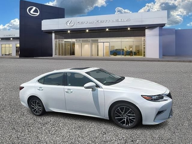 Used 2017 Lexus ES 350 w/ Luxury Package FWD image 1