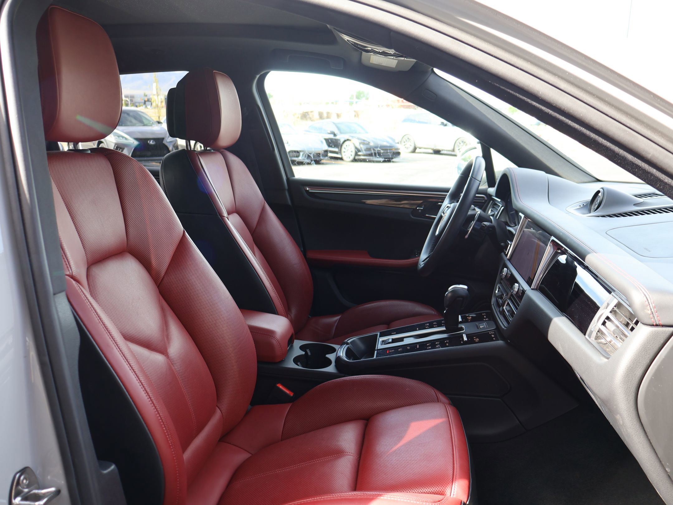 Used 2022 Porsche Macan image 26