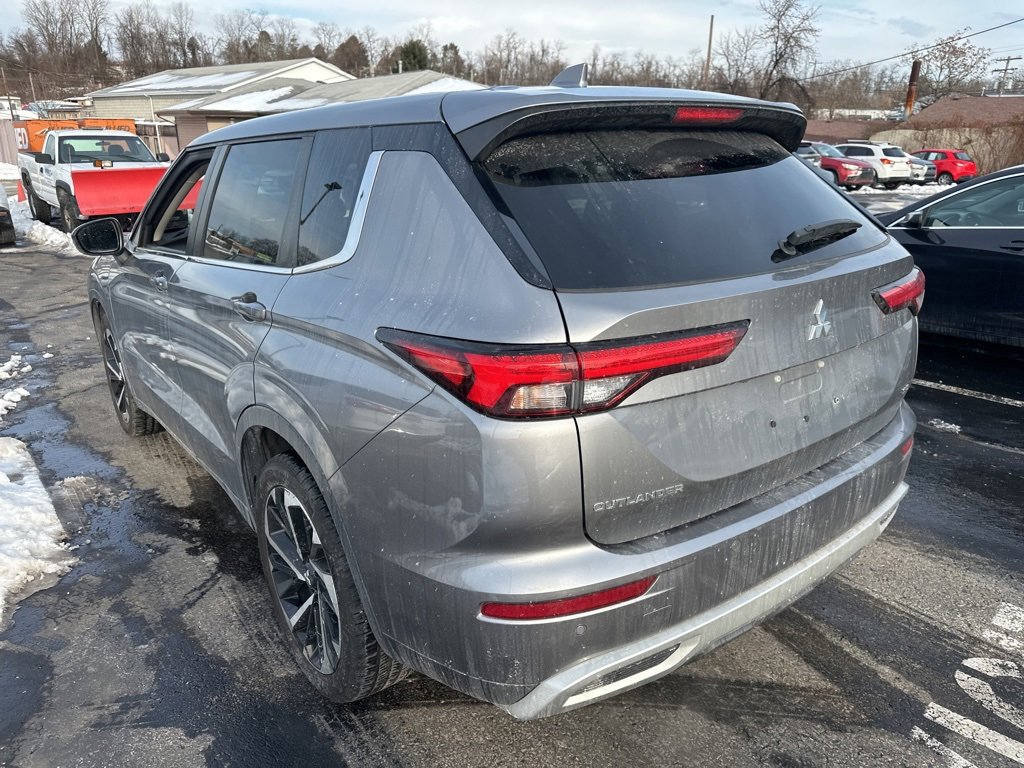 Used 2022 Mitsubishi Outlander SE image 5