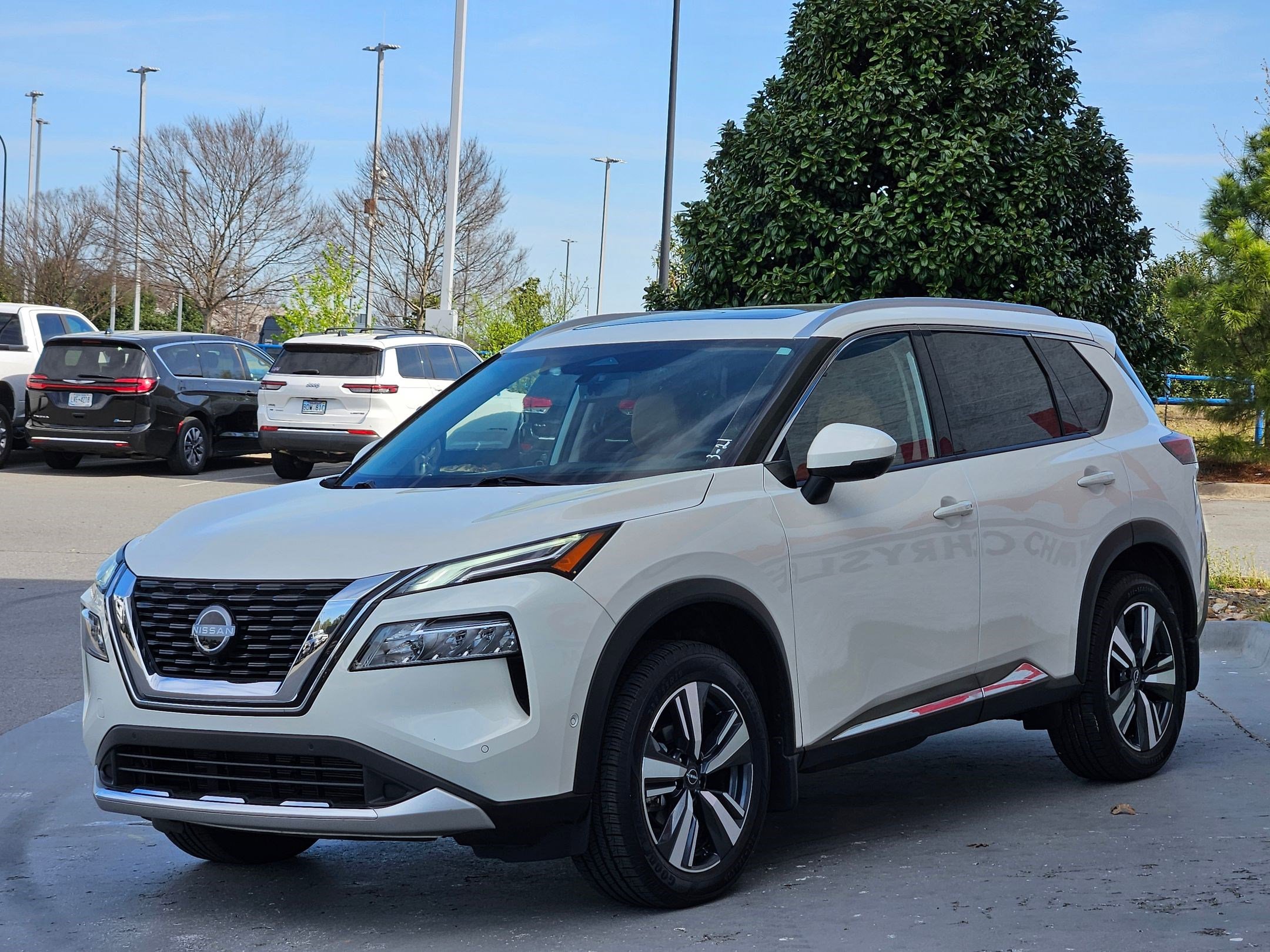 Used 2023 Nissan Rogue Platinum w/ Platinum Premium Package AWD/4WD image 3