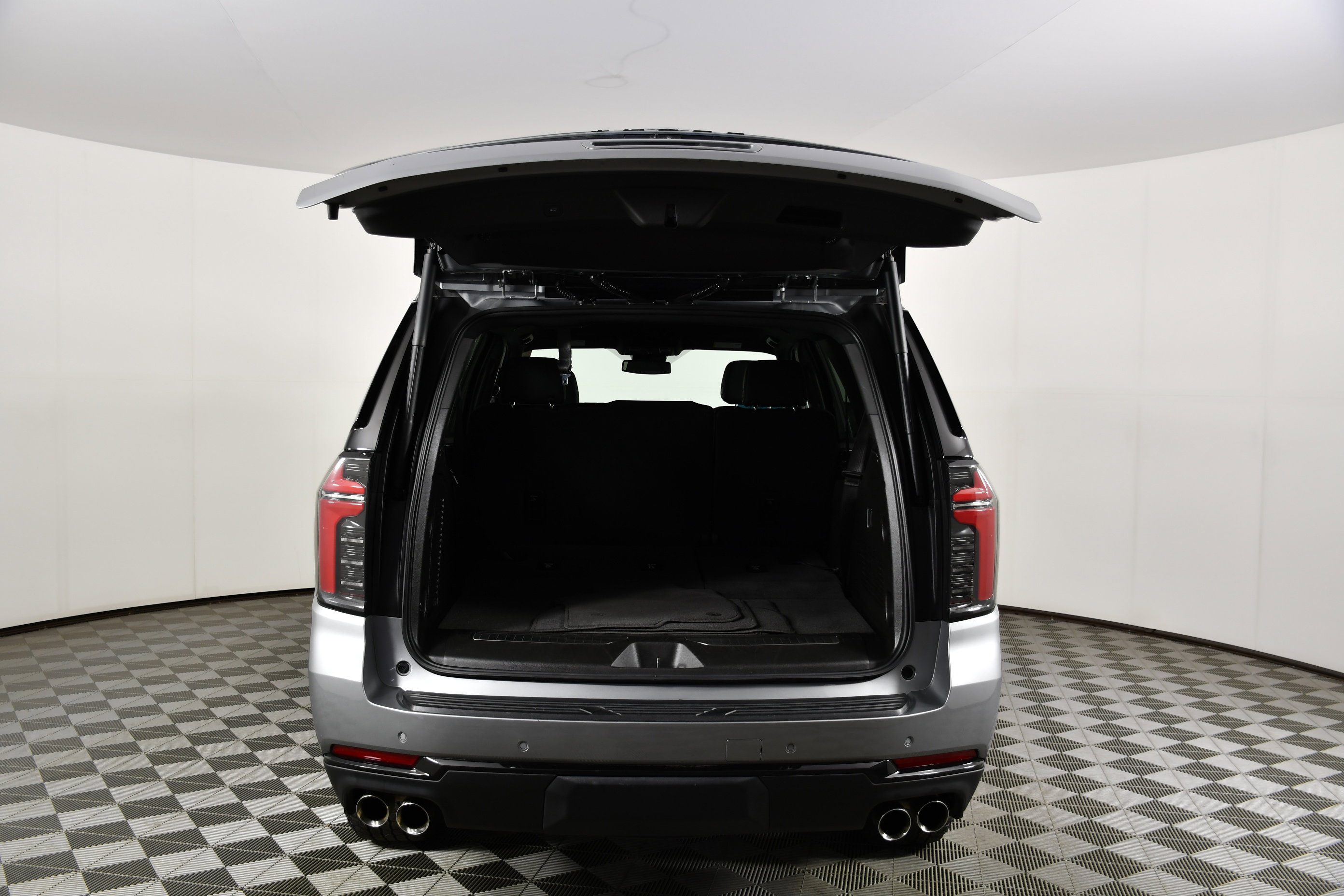 Used 2025 Chevrolet Tahoe Z71 AWD/4WD image 33