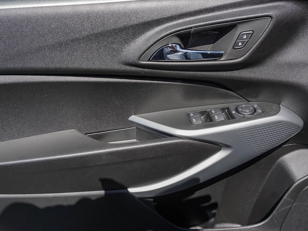 New 2026 Chevrolet Trax RS w/ Driver Confidence Package FWD image 18