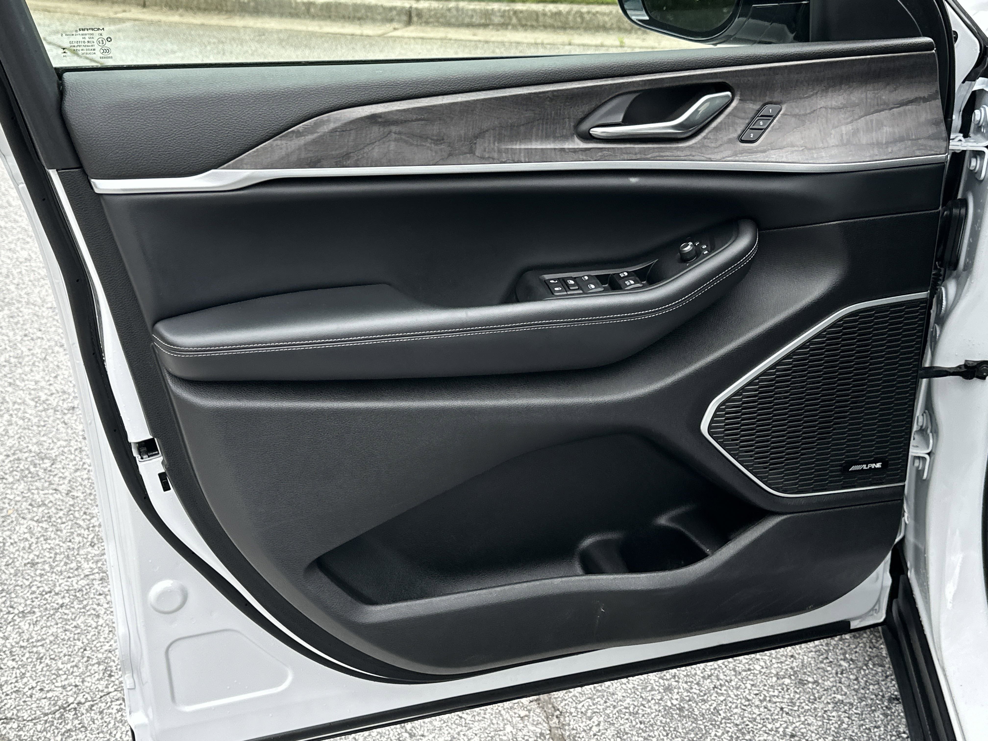 Used 2024 Jeep Grand Cherokee Limited 4xe image 10