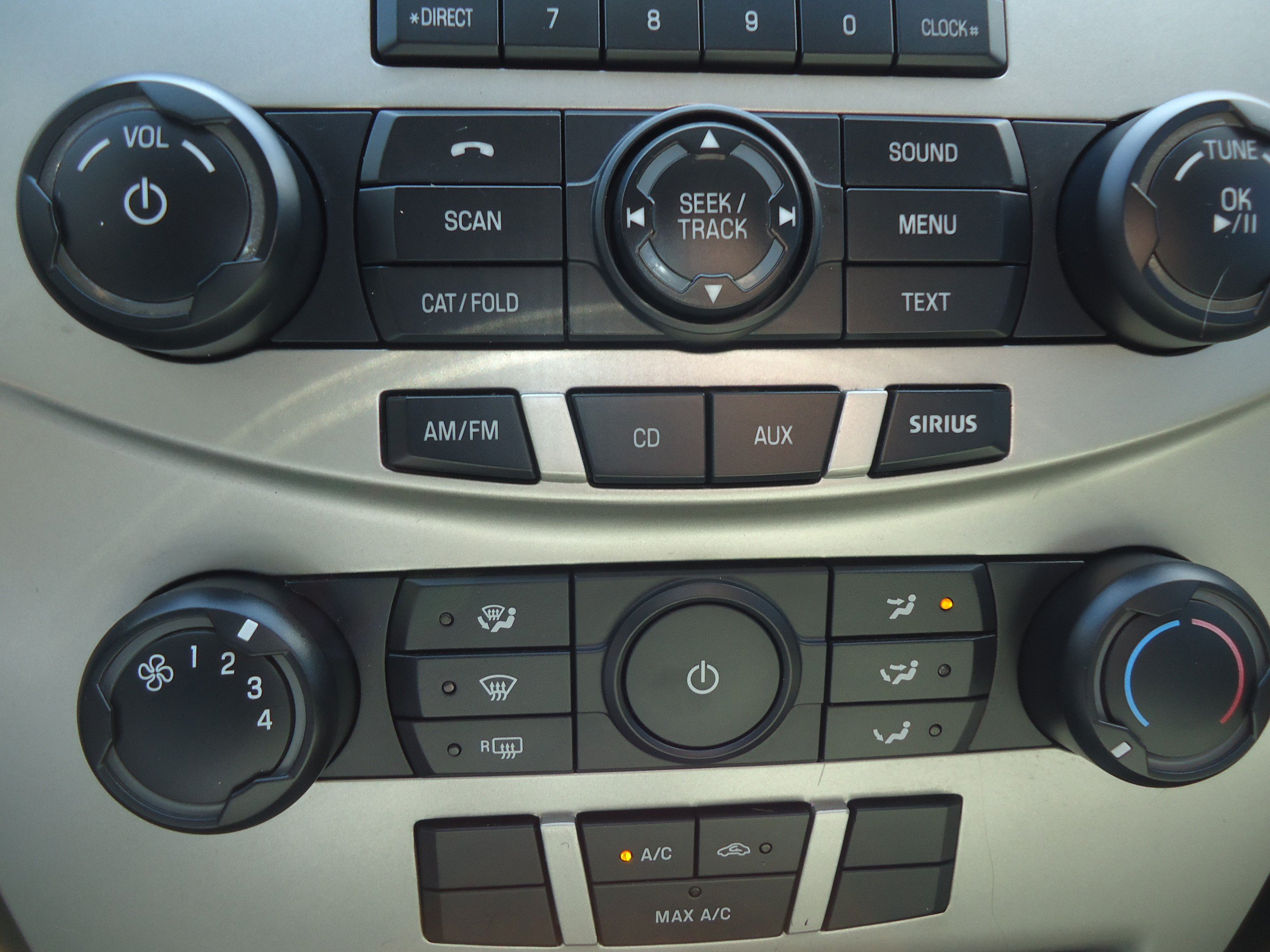 Used 2010 Ford Focus SE FWD image 14