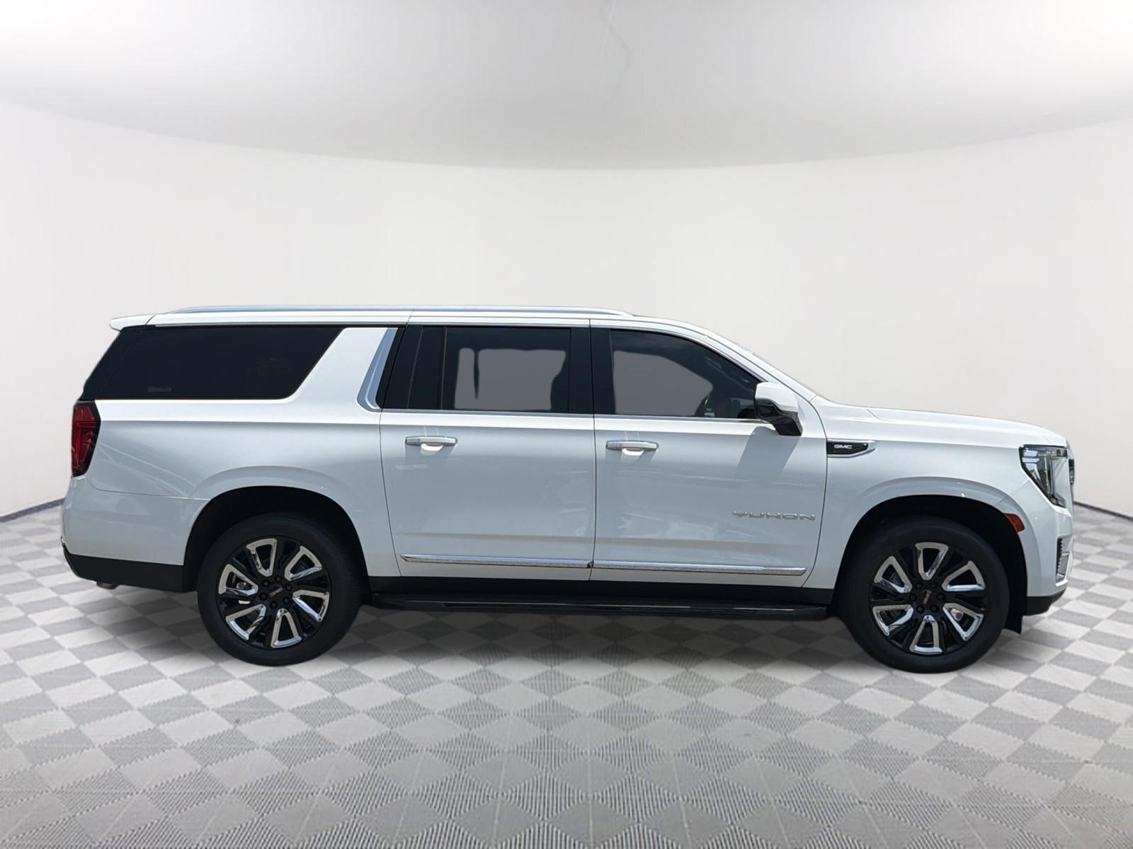 Certified 2021 GMC Yukon XL SLT w/ SLT Luxury Plus Package AWD/4WD image 7