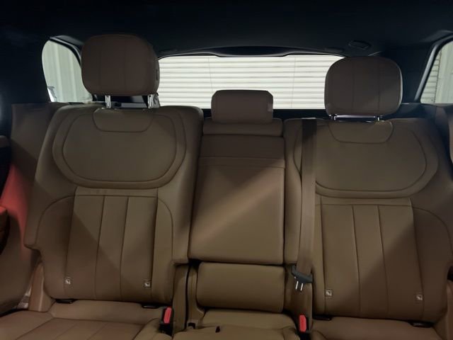 Used 2025 Land Rover Range Rover Sport SE image 11