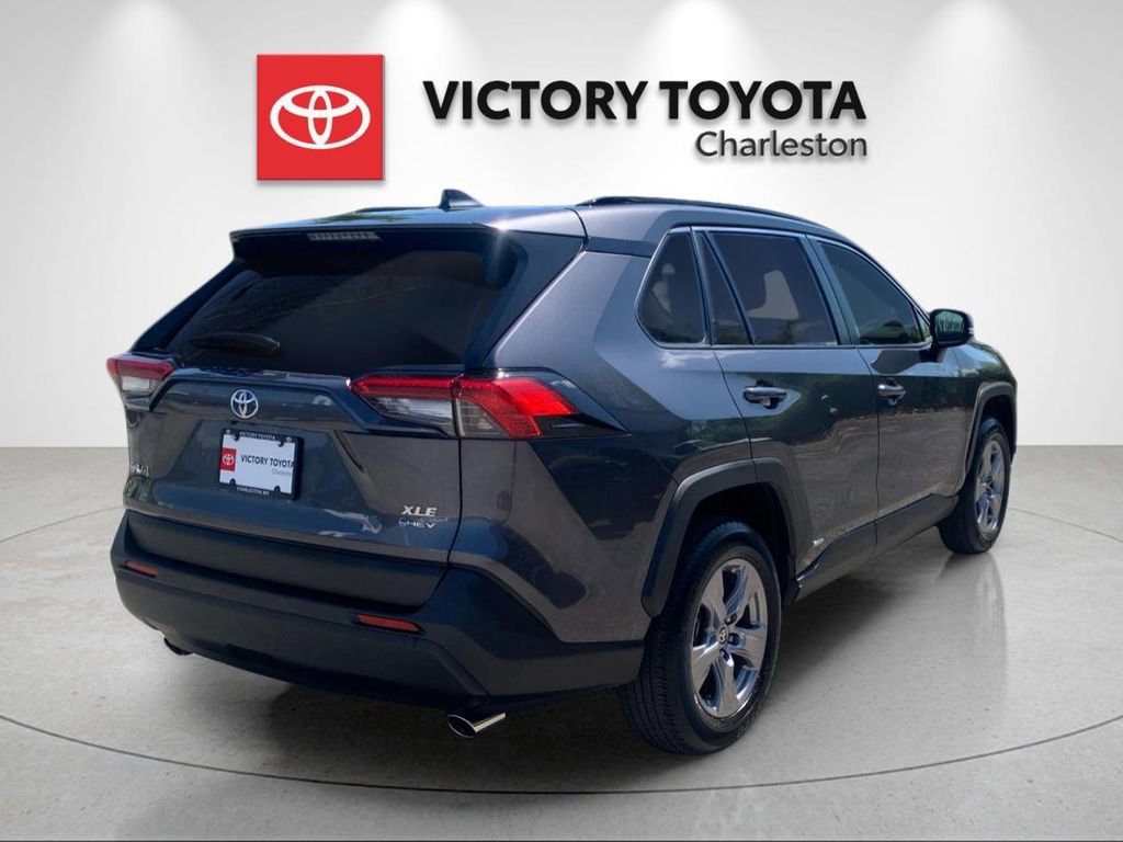 Used 2025 Toyota RAV4 XLE AWD/4WD image 7