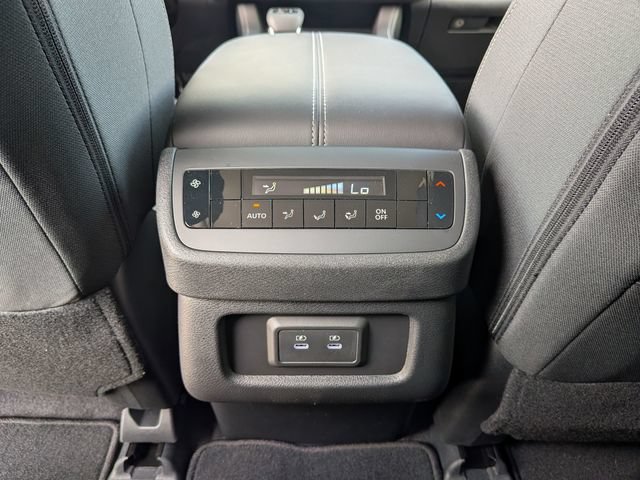 Used 2026 Nissan Pathfinder SV w/ SV Premium Package FWD image 38