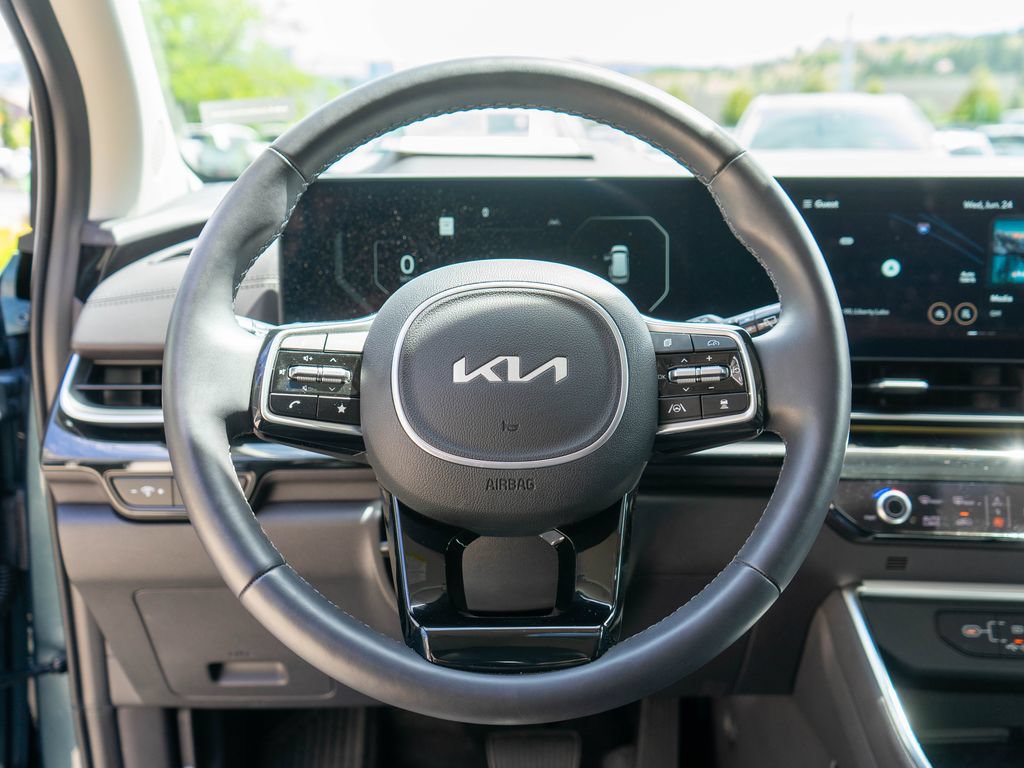 Certified 2025 Kia Carnival SX Prestige FWD image 19