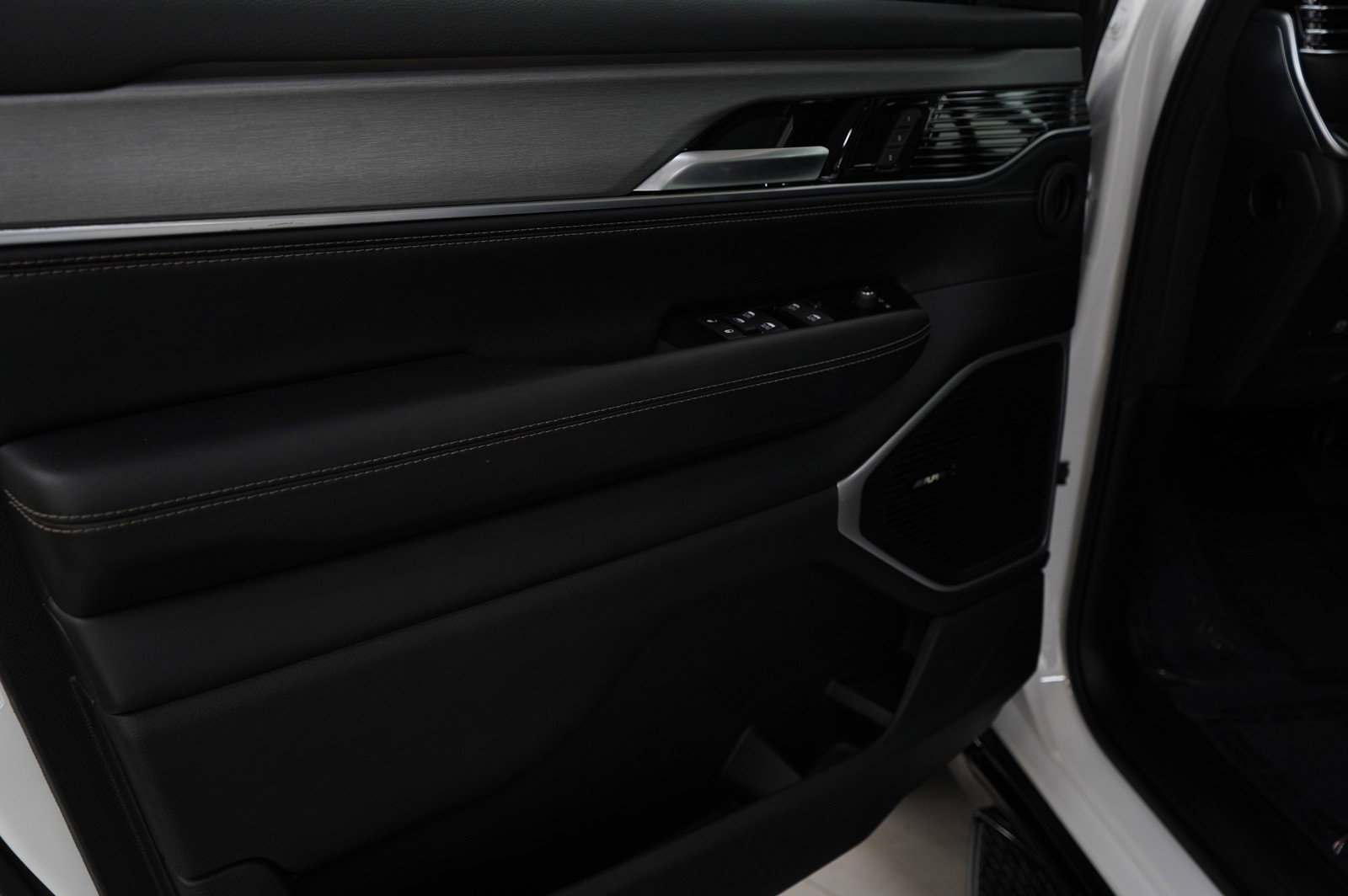 Used 2024 Jeep Wagoneer Series II w/ Convenience Group I image 23