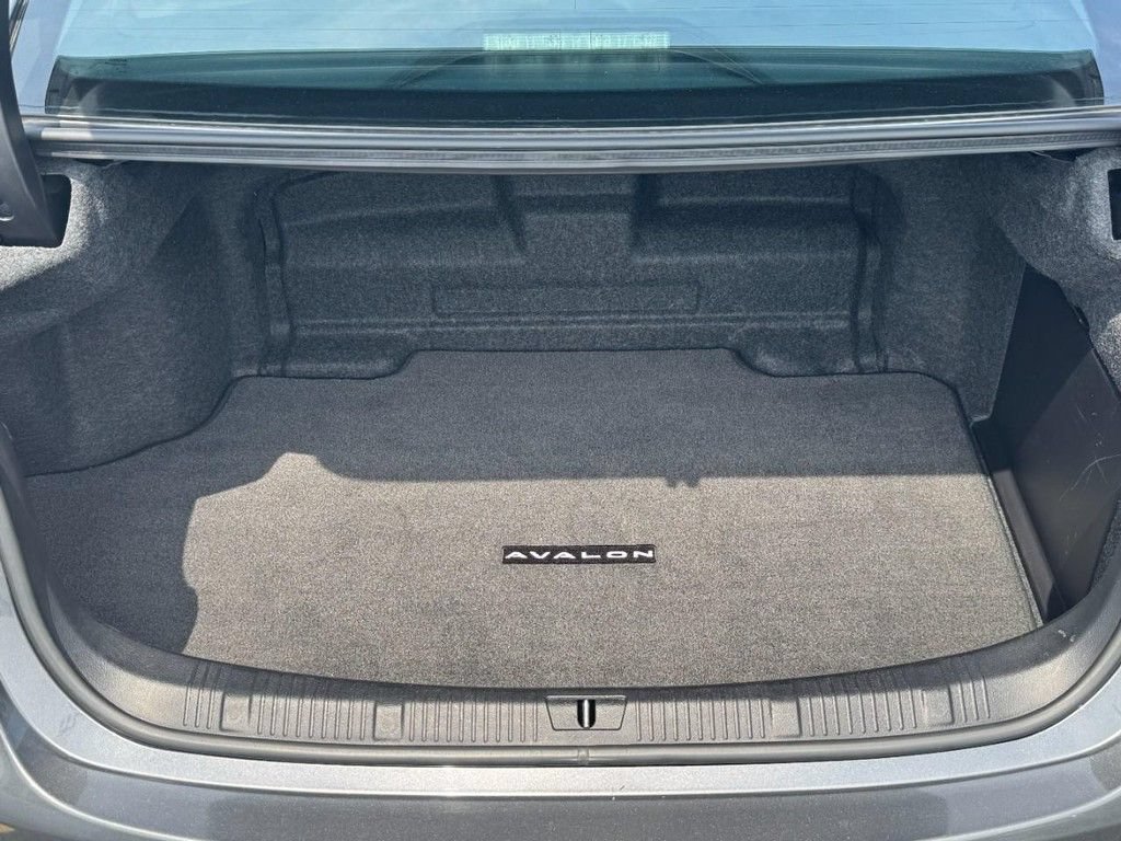 Used 2018 Toyota Avalon Limited FWD image 7