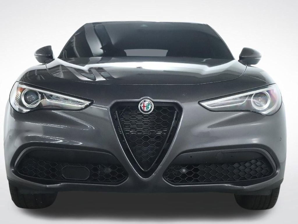 Used 2023 Alfa Romeo Stelvio Sprint AWD/4WD image 5