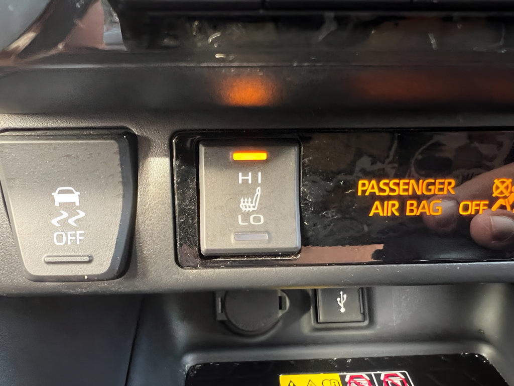 Used 2022 Toyota RAV4 XSE AWD/4WD image 37