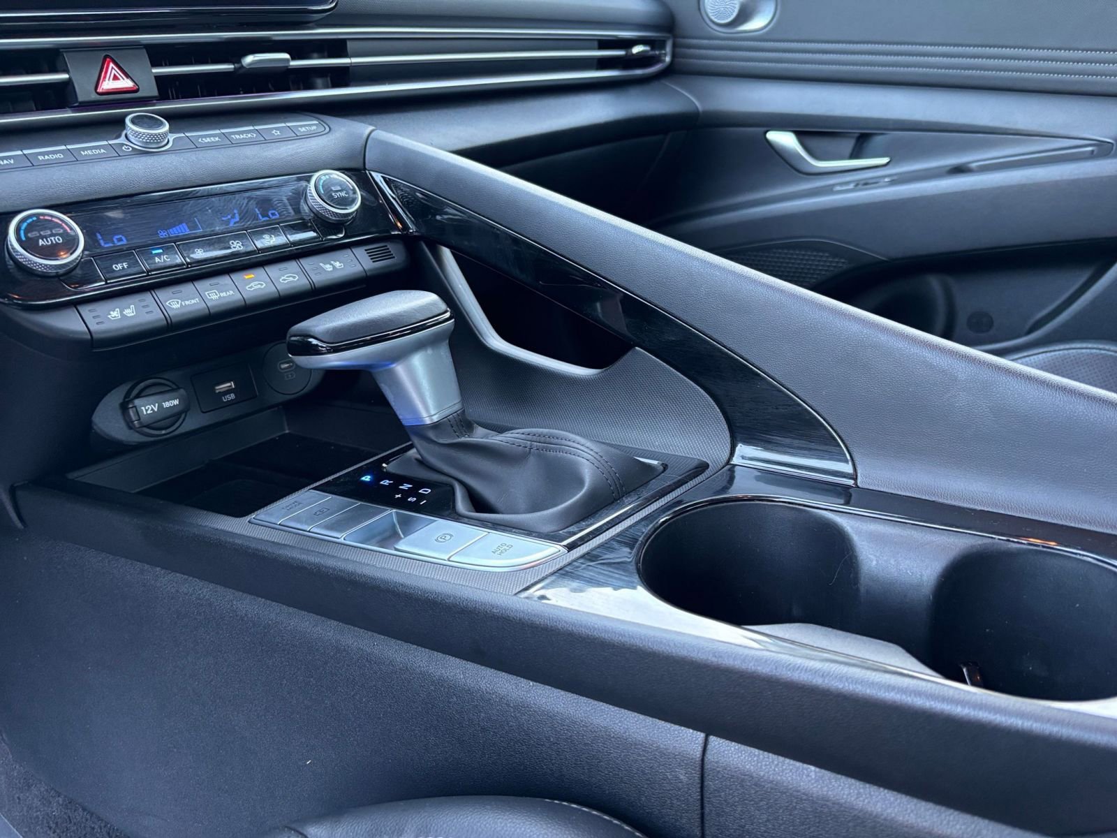 Used 2025 Hyundai Elantra Limited image 43