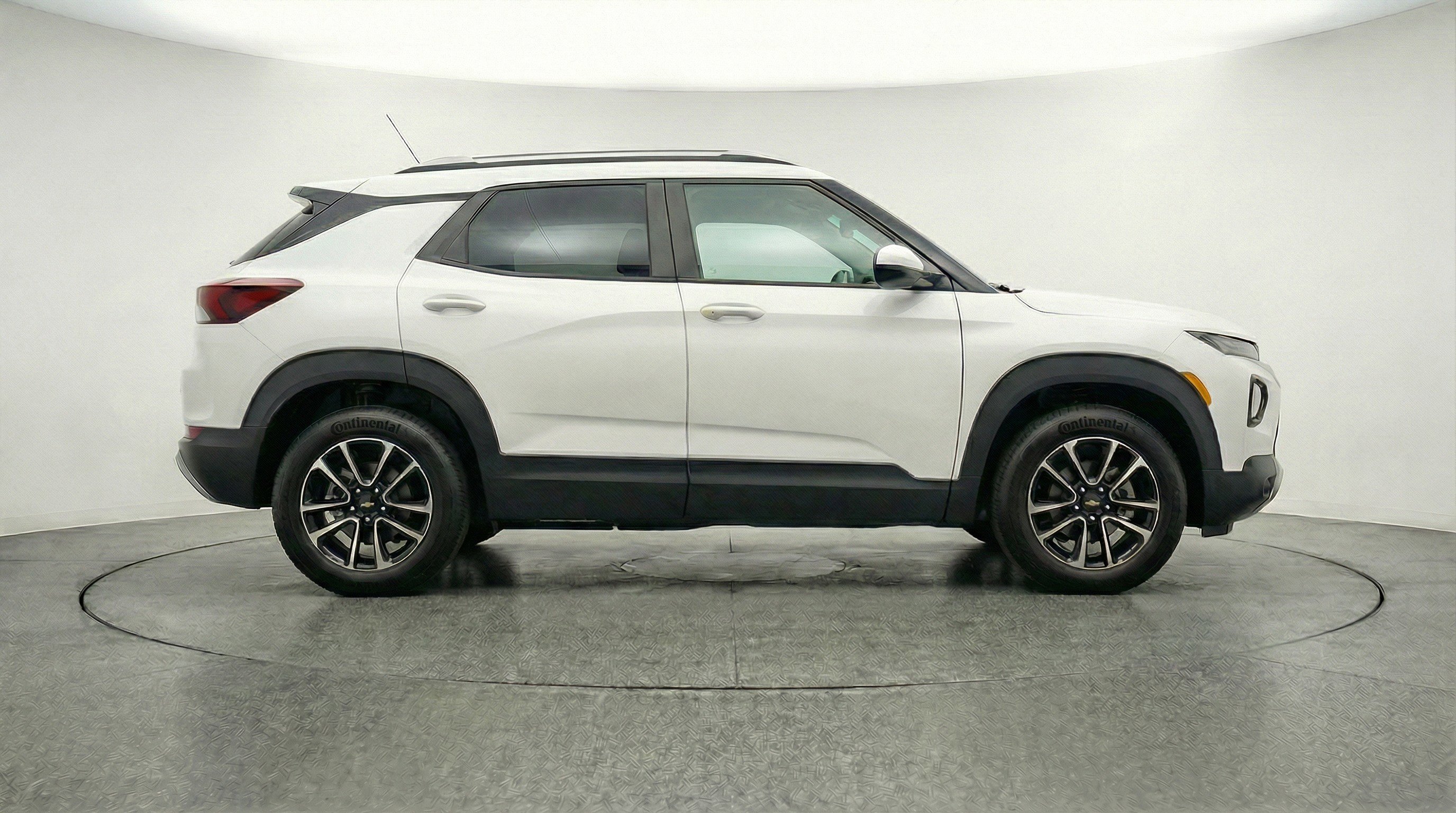 Used 2025 Chevrolet TrailBlazer LT FWD image 11