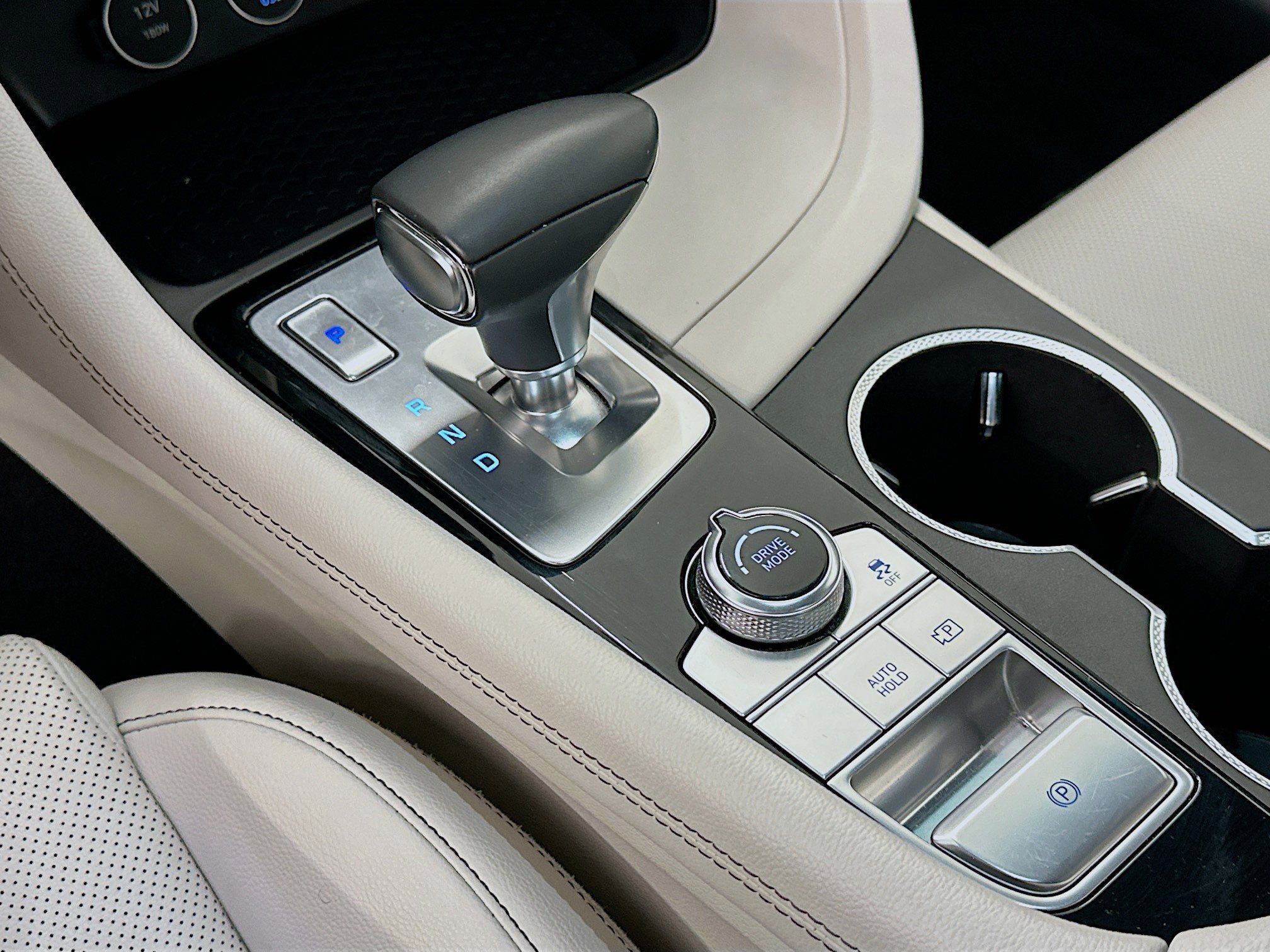 Used 2025 Genesis G70 2.5T image 25