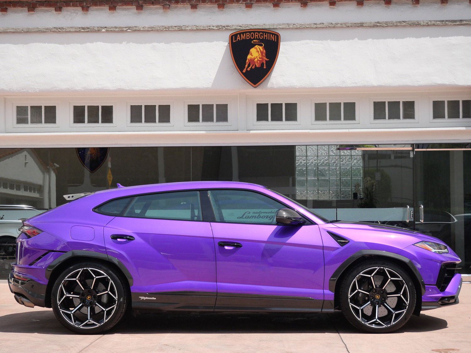 Used 2024 Lamborghini Urus Performante AWD/4WD image 2