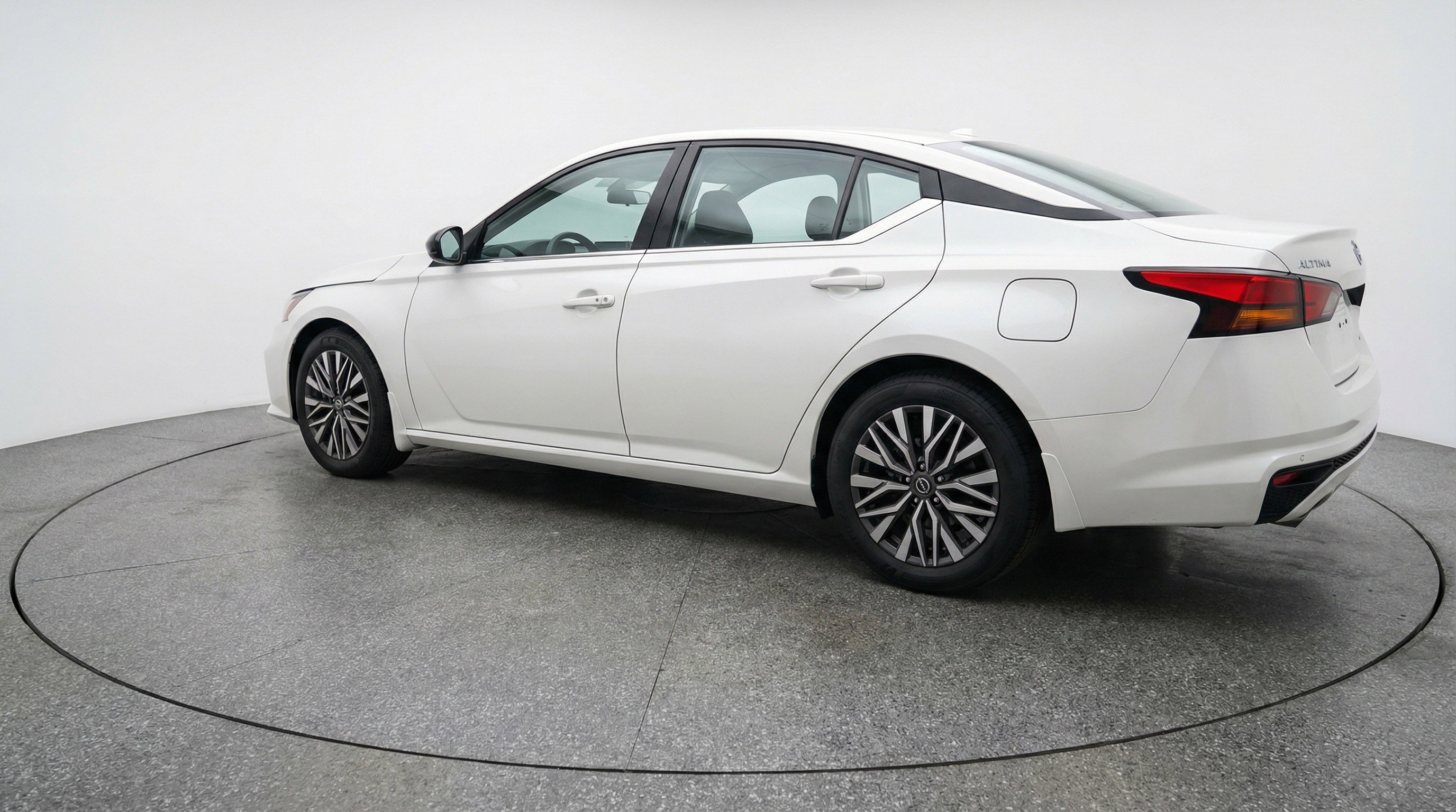 Used 2025 Nissan Altima 2.5 SV image 6