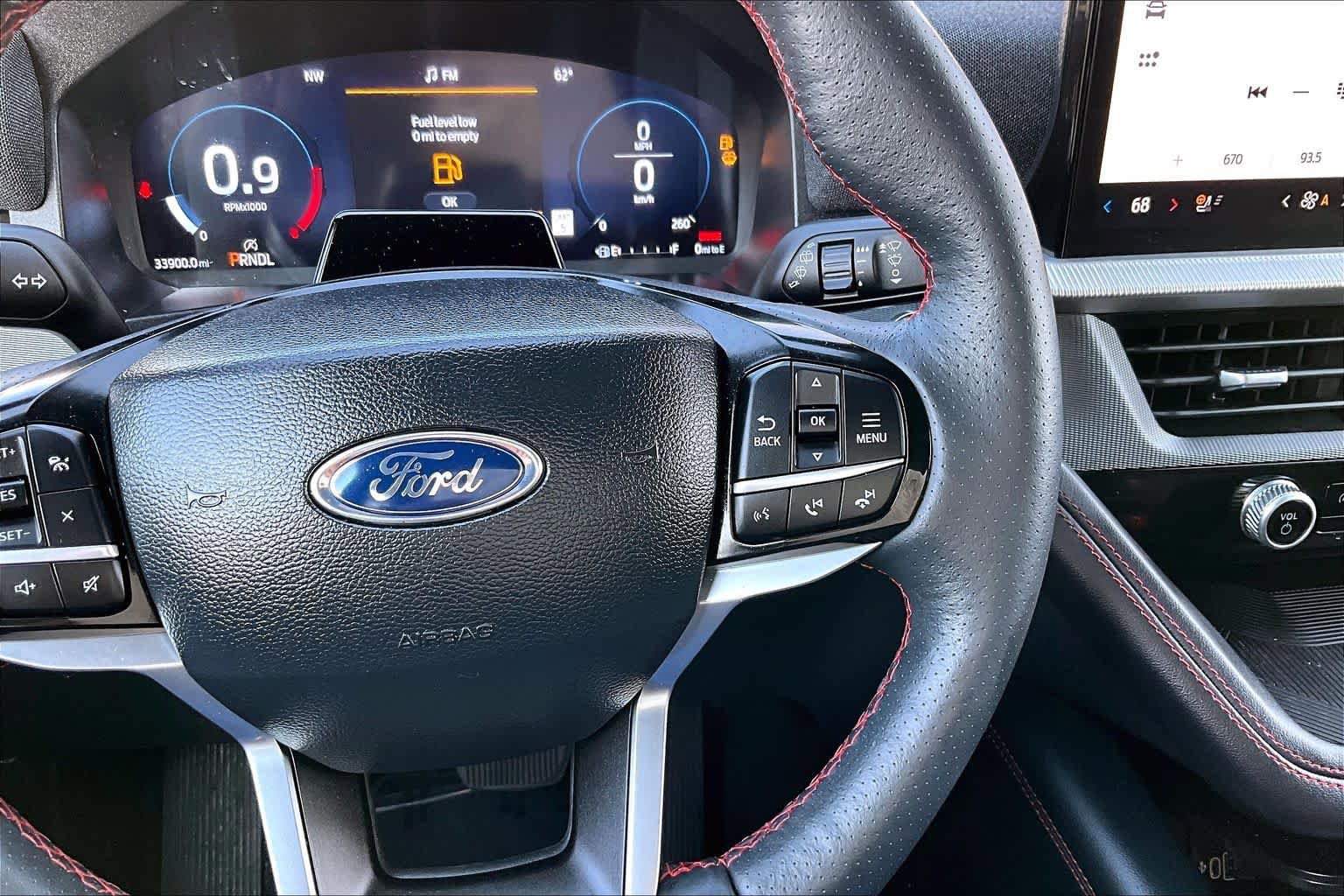 Used 2025 Ford Explorer ST-Line w/ ST-Line Street Pack image 24