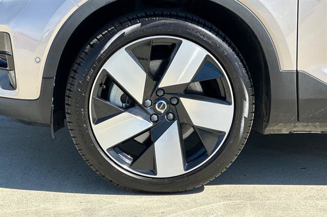 Certified 2023 Volvo XC40 Recharge Ultimate w/ Protection Package Premier AWD/4WD image 31