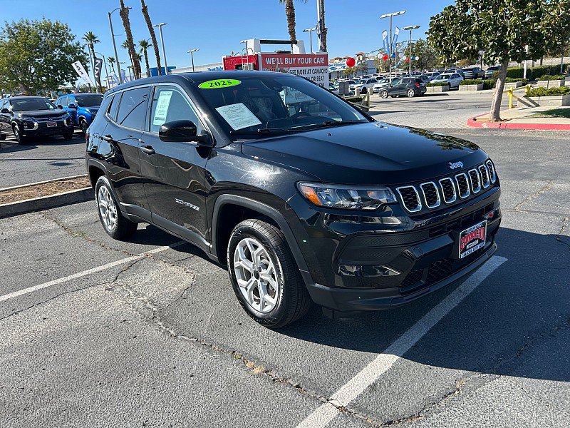 Used 2025 Jeep Compass Sport AWD/4WD image 1