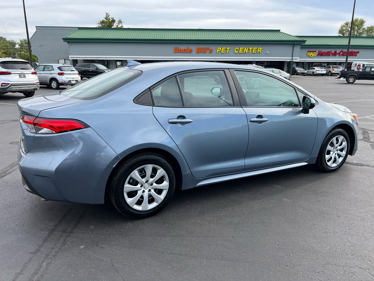 Used 2022 Toyota Corolla LE image 9