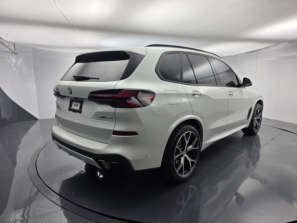 Used 2024 BMW X5 sDrive40i w/ M Sport Package RWD image 4